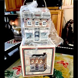 NEW VINTAGE in BOX==1993 HOME TOWN AMERICA Ceramic “Blue Ribbon Cafe"
